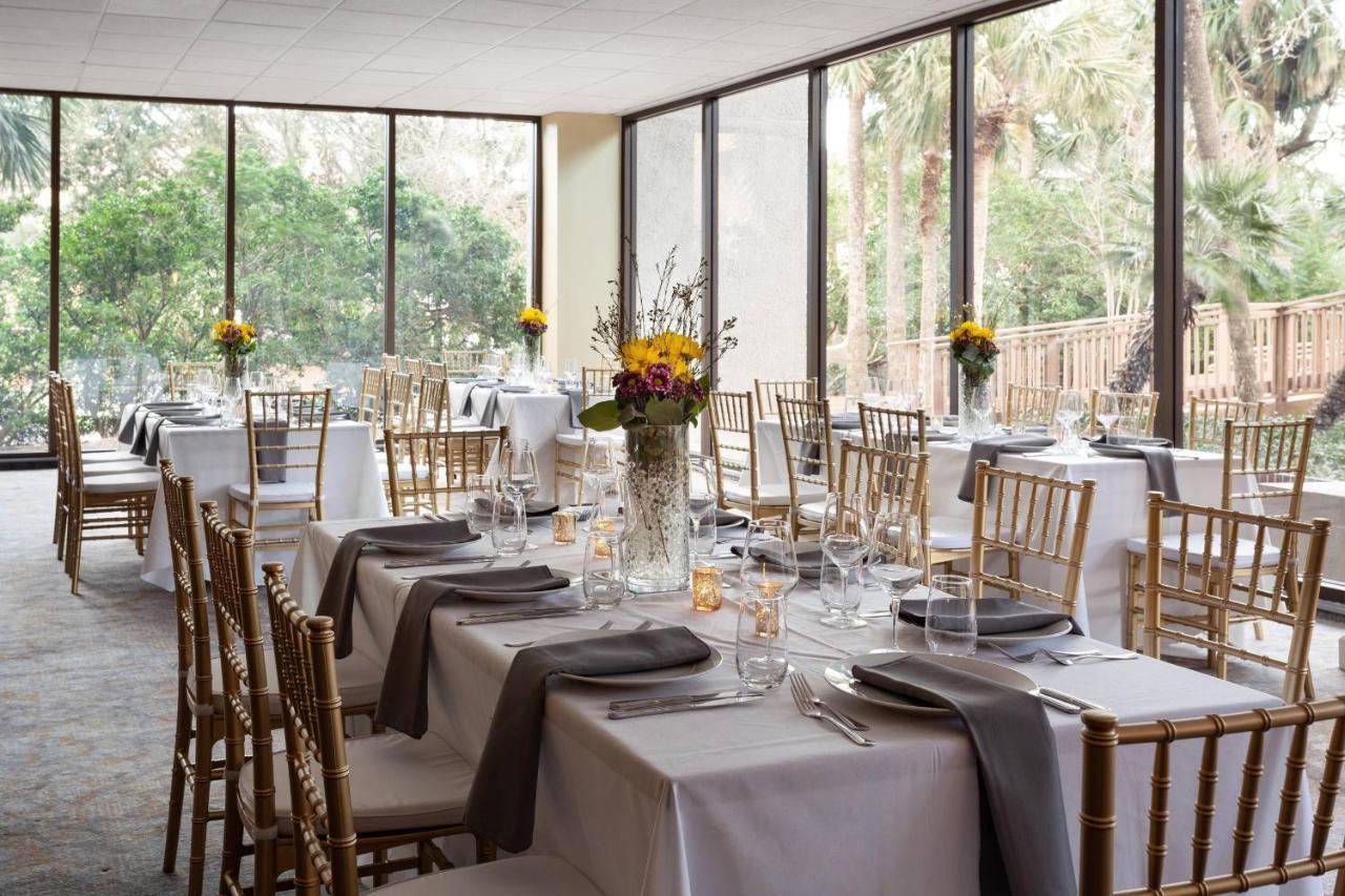 Hilton Beachfront Resort & Spa Hilton Head Island Kültér fotó The interior of the ballroom at the Palm Beach Zoo