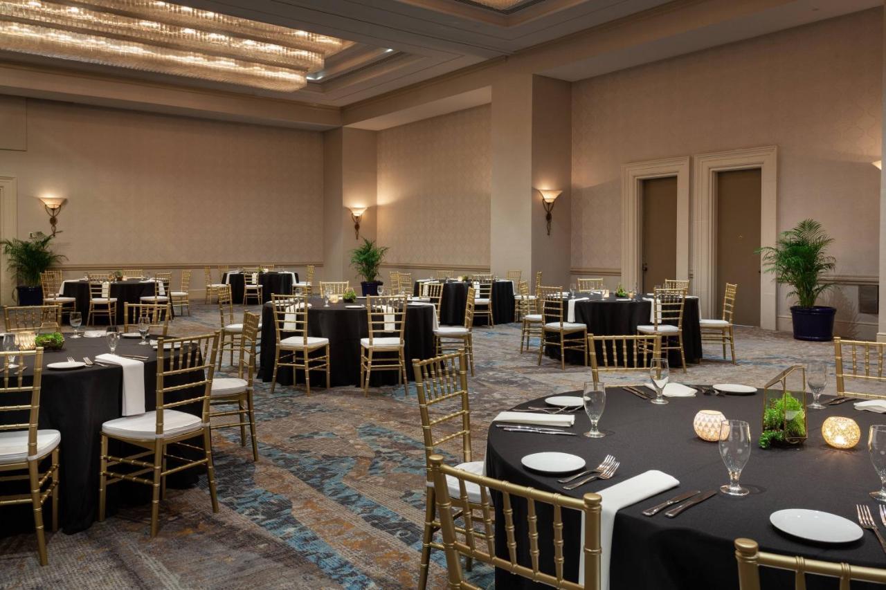 Hilton Beachfront Resort & Spa Hilton Head Island Kültér fotó The ballroom at the JW Marriott Desert Springs Resort and Spa