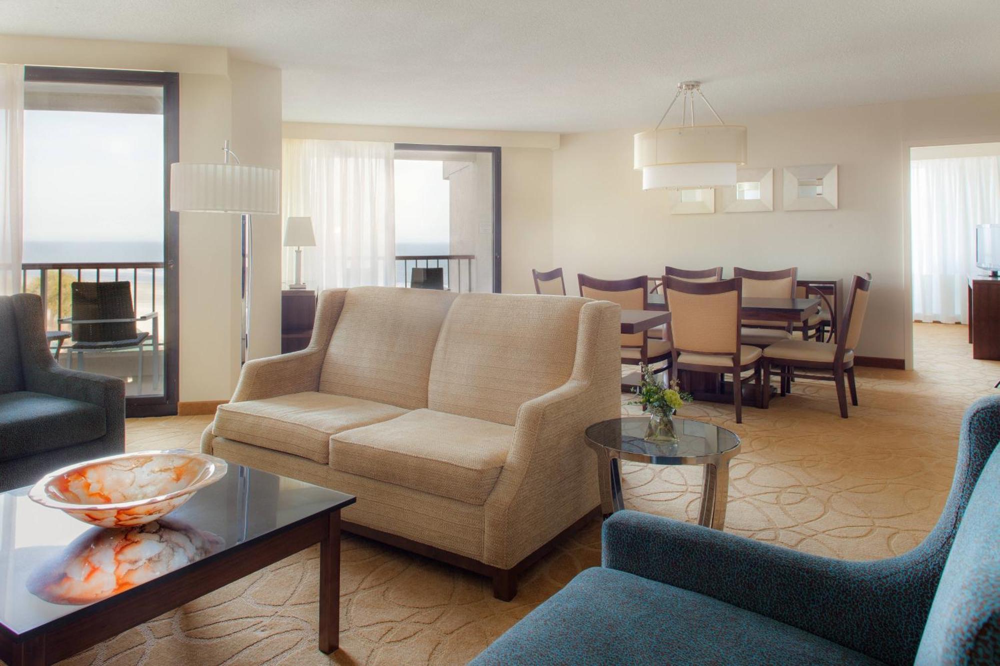 Hilton Beachfront Resort & Spa Hilton Head Island Kültér fotó A suite at the Hilton Prague