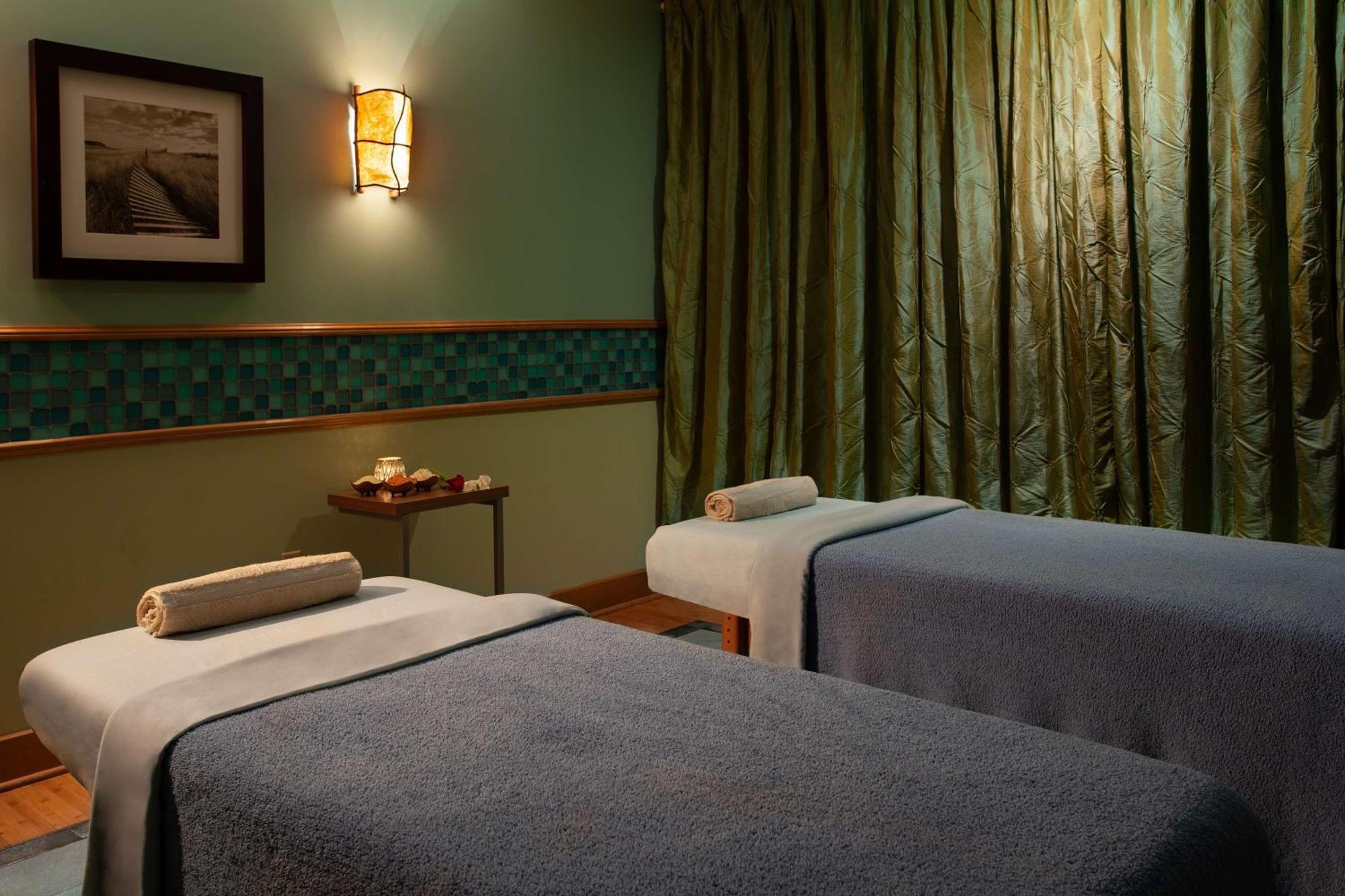 Hilton Beachfront Resort & Spa Hilton Head Island Kültér fotó A treatment room at the spa