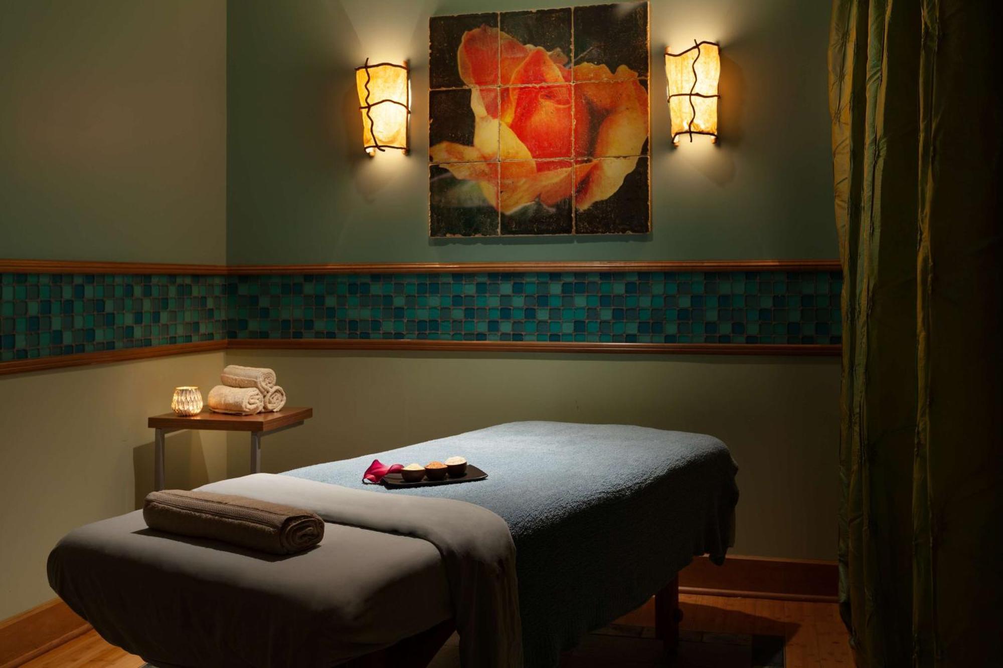 Hilton Beachfront Resort & Spa Hilton Head Island Kültér fotó A massage table