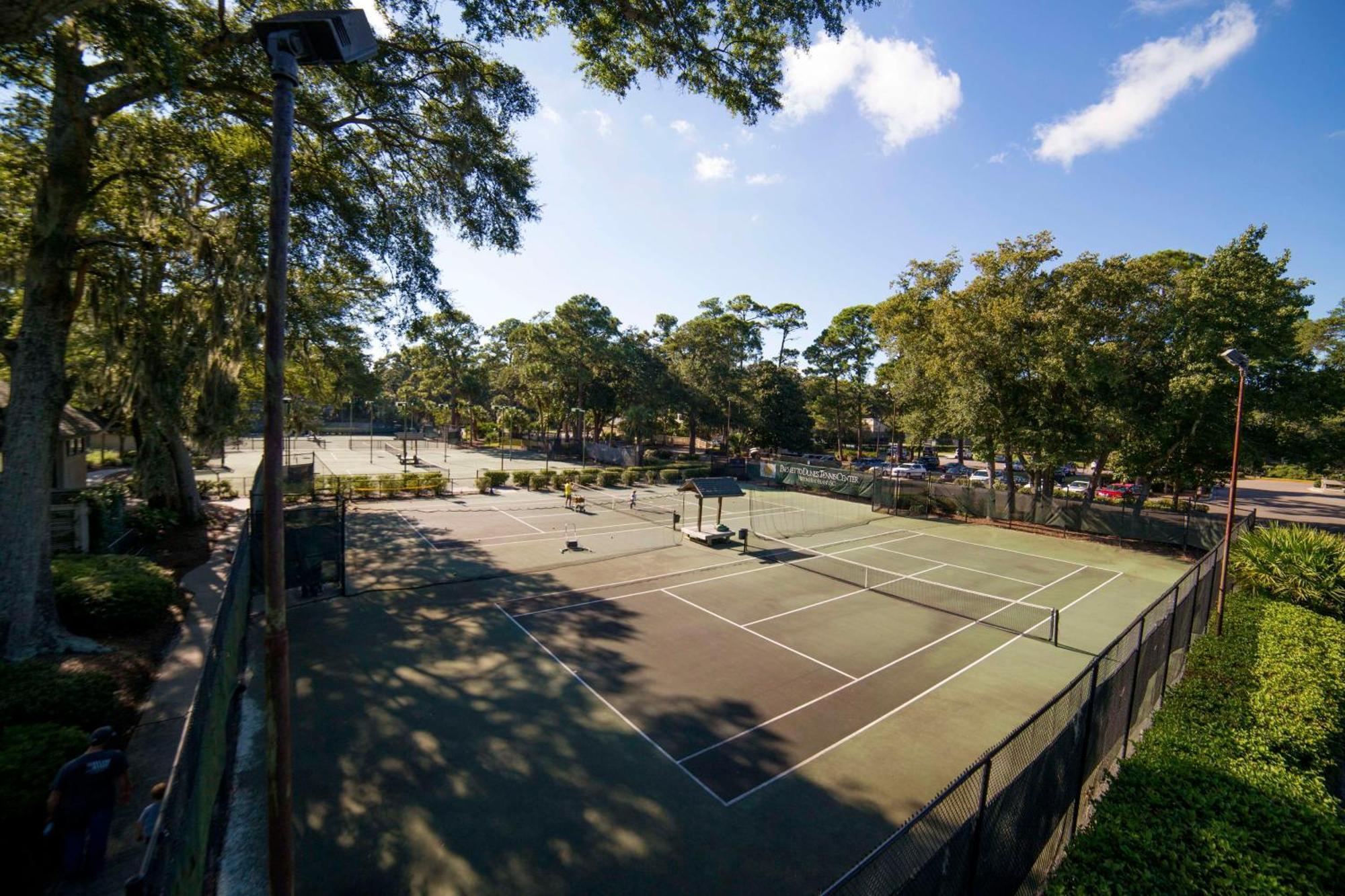 Hilton Beachfront Resort & Spa Hilton Head Island Kültér fotó Tennis courts at the River Oaks Tennis Club